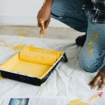 Hoe een kamer te schilderen: Stappen om muren te schilderen als een doe-het-zelver